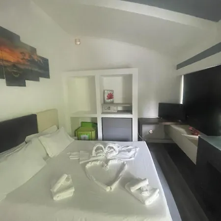 船屋 Floating House Embe Experience