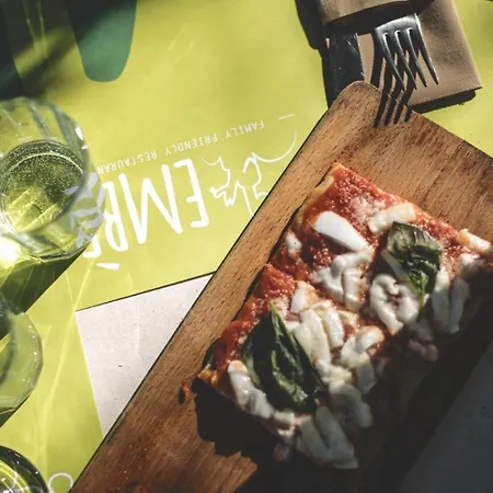 بوتيل Floating House Embe Experience *