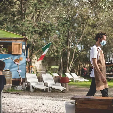 بوتيل Floating House Embe Experience *