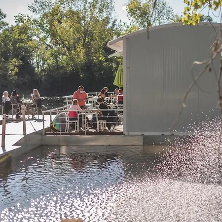 Floating House Embe Experience بوتيل