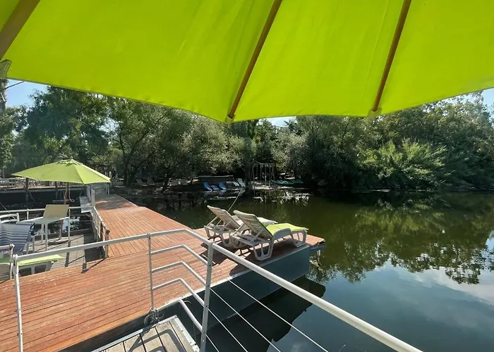 Floating House Embe Experience 보트호텔 카스텔볼튜노