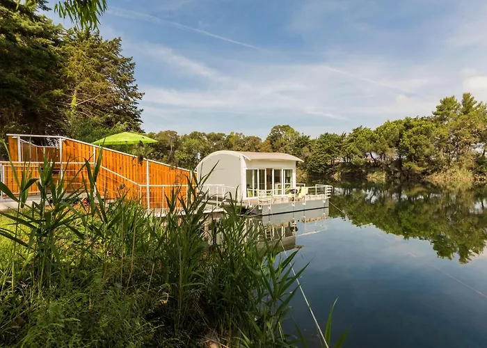 Floating House Embe Experience 보트호텔 *